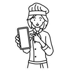 立ってスマートフォンを指差してこちらに向けて見せている調理師の女性