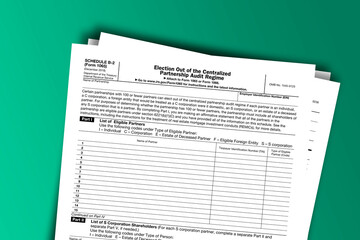 Obraz premium Form 1065 (Schedule B-2) documentation published IRS USA 12.19.2018. American tax document on colored