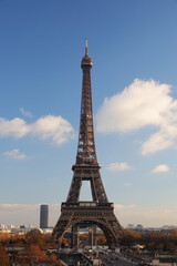 Fototapeta na wymiar The view of the Eiffel tower from Trocadero hill, Paris 