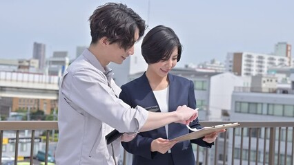 Conversational men and women who are easy to use in on-site business situations.