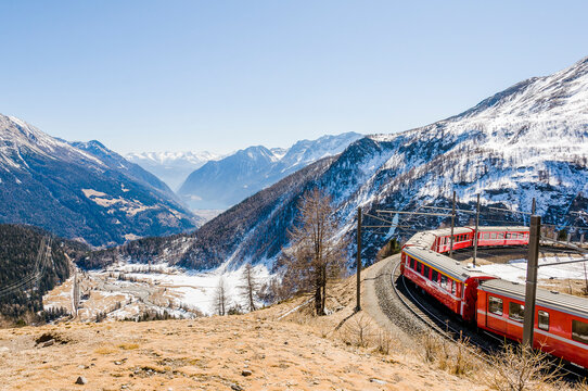 Poschiavo, Bernina, Val Poschiavo, Alp Gr&uuml;m, Lago di Poschiavo, Puschlav, Val Bernina, Bernina-Express, Zugreise, Alpen, Graub&uuml;nden, Winter, Schweiz
