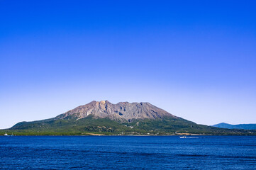 錦江湾に浮かぶ美しく雄大な桜島