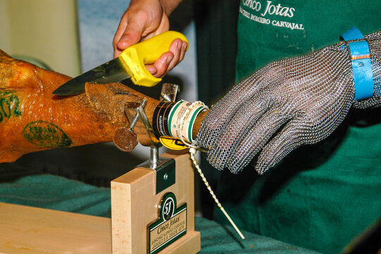 Corte de jam&oacute;n Cinco Jotas de S&aacute;nchez Romero Carvajal, de Jabugo (Huelva), Andaluc&iacute;a, Espa&ntilde;a.