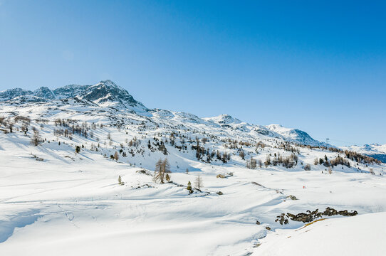 Bernina, Val Bernina, Diavolezza, Berninapass, Lago Bianco, Alpen, Graub&uuml;nden, Winter, Schneedecke, Bernina-Express, Zugfahrt, Wintersport, Eis, Stausee, Schweiz