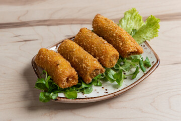 Rollito de queso frito