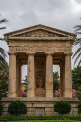Fototapeta premium The monument at the Lower Barrakka Gardens to Sir Alexander Ball in Valletta, Malta.