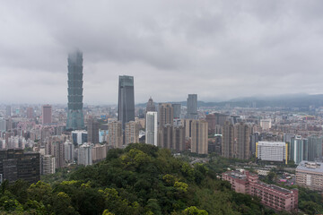 Fototapeta na wymiar Taipei, Taiwan skyline viewed during the day from Elephant Mountain.