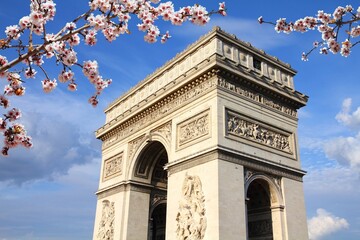 Fototapeta na wymiar Triumphal Arch, Paris. Spring blossoms in France.