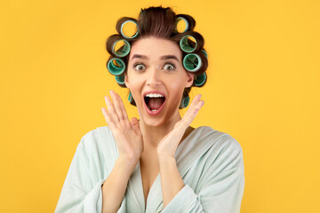 Excited Glamorous Housewife Shouting Holding Hands Near Face, Yellow Background
