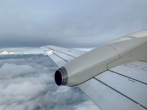 airplane in flight