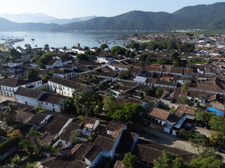 Fototapeta na wymiar Paraty, one of the oldest historic cities in Brazil, dates back to the colonial era. Top view by drone. Aerial view.