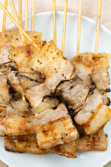 美味しい豚肉炭火で焼いた焼き鳥