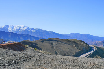 View of the road in the Atlas/Vue de la route dans l'Atlas