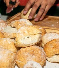 bollos 

bollos para hamburguesa 

bollos para sandwhich 

bollos para comer con bbq 

mano...