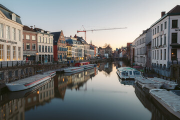 Canal dans le centre historique de Gand en Belgique. 