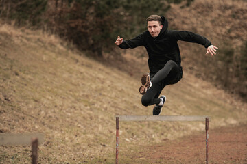 Sport zu zweit am Sportplatz