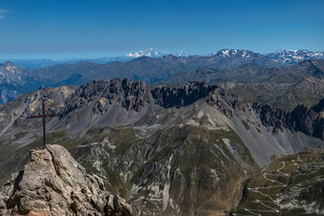 Vue depuis le Grand Galibier en été ,Mont Blanc et Vanoise  , Massif des Cerces , Hautes-Alpes , France