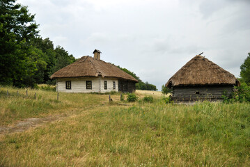 Fototapeta na wymiar old houses in the Ukrainian village
