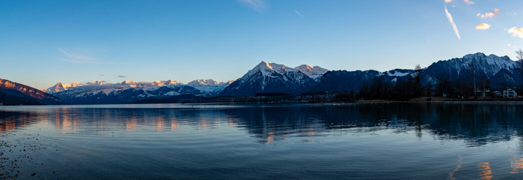Thunersee im Abendlicht