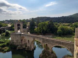 Fototapeta na wymiar pont de Besalù, village médiéval en Espagne