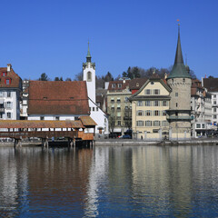 Fototapeta na wymiar Old buildings along the river Reuss, Lucerne.