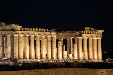 Naklejka premium Beautiful night view of the Parthenon and the Acropolis, Athens in Greece