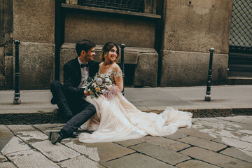 Wdding couple in the heart of Milan, Italy