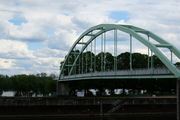 FU 2021-05-13 Rheinhafen 402 Brücke mit rundem Bogen