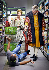What, its out of stock You knave. A king threatening an employee in a supermarket with his sword. - obrazy, fototapety, plakaty