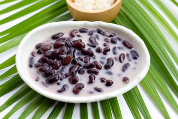 Black bean in sweet coconut milk with sticky rice