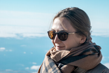 kobieta ponad chmurami © DawidFastMan