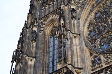 Fototapeta premium Detailed view of St. Vitus cathedral (Katedrála svatého Víta, Václava a Vojtěcha) in Prague Castle (Pražský Hrad) in Prague, Czech Republic