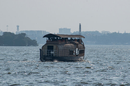 A picture of house boating in marine drive, Kochi, India