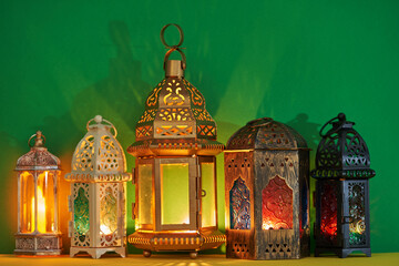 Obraz premium arabic lantrn for ramadan decoration against green background