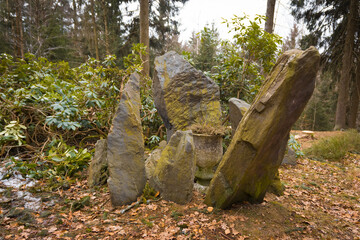 Obraz premium mysterious rocks in a forest in spring