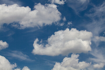 Fototapeta na wymiar gros nuages blanc