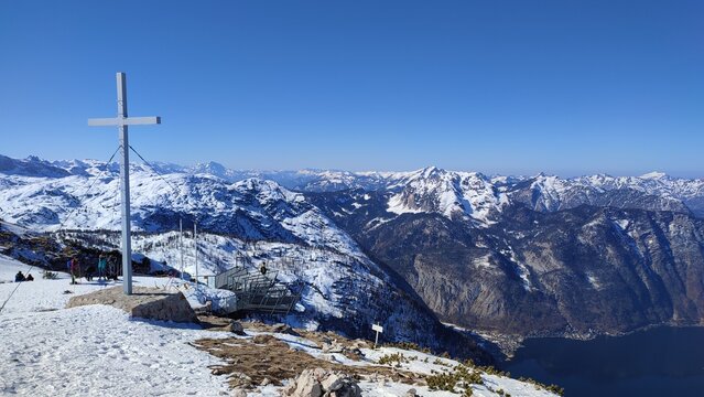 five fingers viewing platform Krippenstein Dachstein summit cross