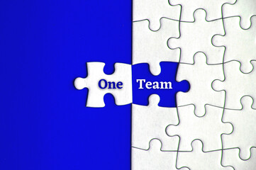 Text on missing jigsaw puzzle - One team.