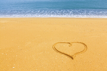 Symbol in Sand gemalt - Herz