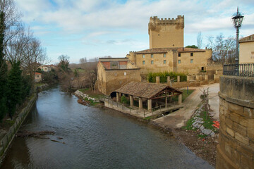 Fototapeta na wymiar Bodega Castillo de Cuzcurrita, en Cuzcurrita de Río Tirón, La Rioja, España.