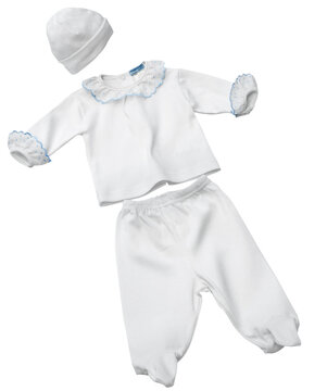 Ropa de bebe pantal&oacute;n, camisa y gorro sobre fondo blanco. Baby clothes pants, shirt and hat on white background.
