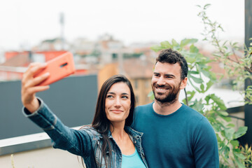 Fototapeta na wymiar couple friends taking selfie with mobile phone - smartphone photography
