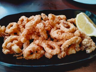 fried squid rings with sauce