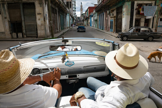 Old Car Tour of Cuba's Old Town