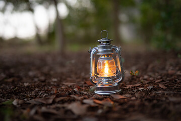 林とオイルランタン