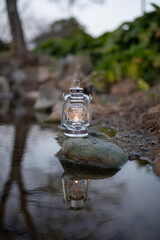川とオイルランタン