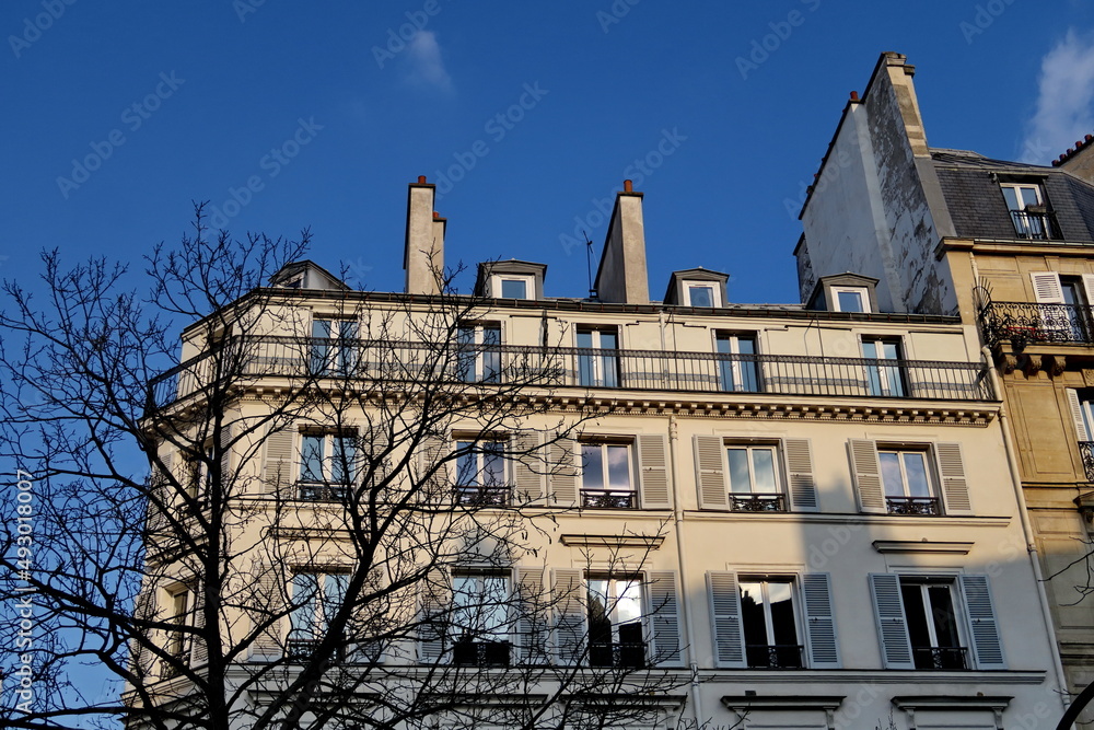 Sticker immeubles parisiens, ciel bleu.