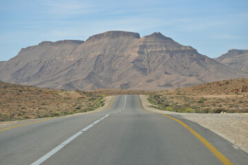 Libia tra città e deserti