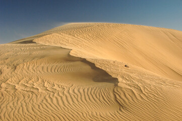 Fototapeta na wymiar Libia tra città e deserti