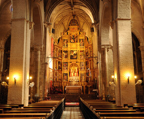 Interior de la iglesia gótica mudéjar de Santa Ana en el barrio de Triana, Sevilla, Andalucía,...